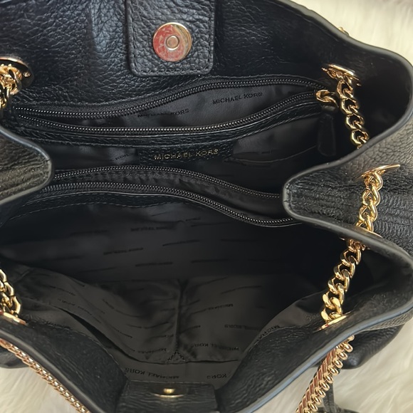 Michael kors purse with gold chain - Picture 4 of 6